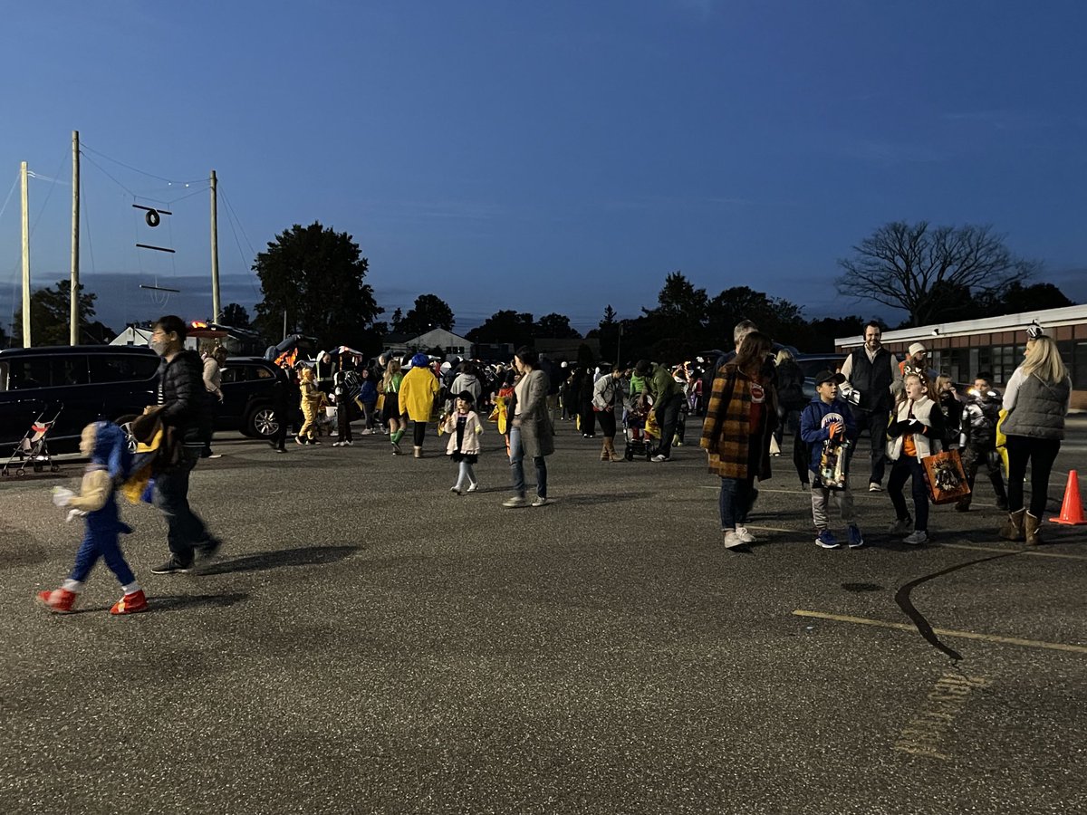 SummitLane_ES's tweet photo. Oh…what a night; late October 2021 at Summit Lane PTA’s Trunk or Treat. Thank you PTA for organizing this event. https://t.co/B5pcTc4xMi