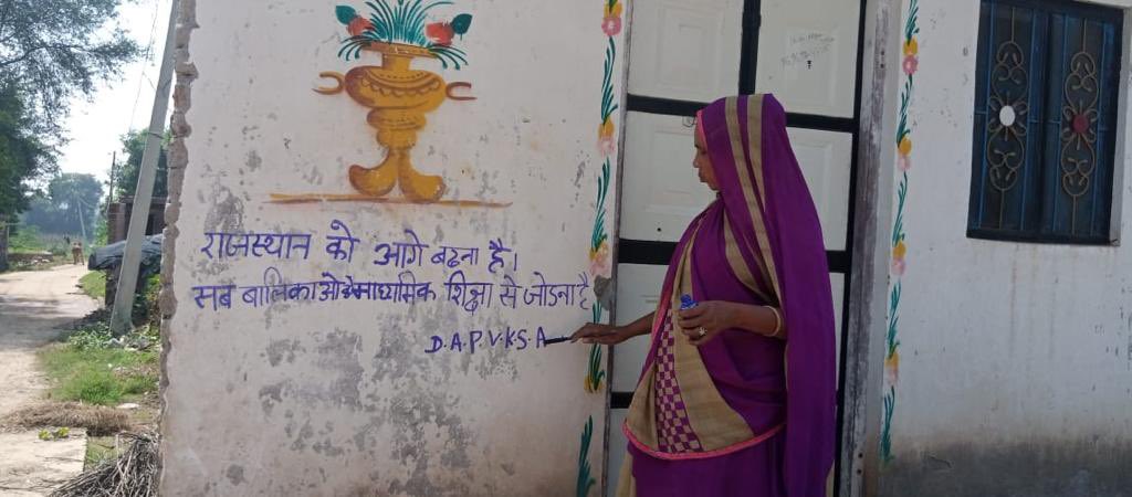 RajasthanRising's tweet photo. We built this movement one village at a time. But one of the key strategies of our sangathan was to involve our parents and elders of the village to strengthen our demands. #GenerationEquality #gender #education #caste #movements #girlpower #girllead https://t.co/BK8mlr0tXE
