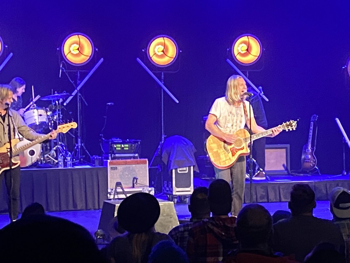 dbcates's tweet photo. Awesome night with @switchfoot at the Bijou #cantstopsinging #dareyoutomove https://t.co/TCgOevf30s