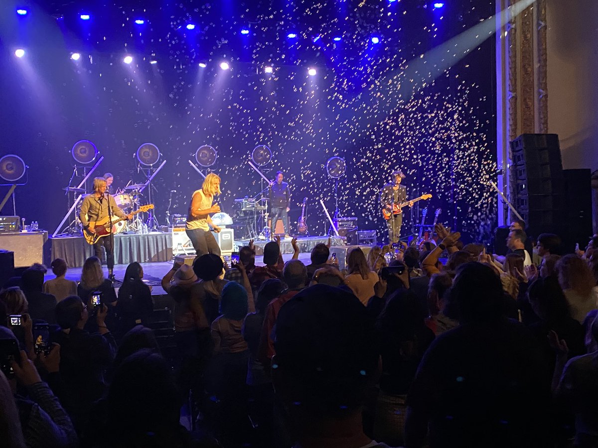 dbcates's tweet photo. Awesome night with @switchfoot at the Bijou #cantstopsinging #dareyoutomove https://t.co/TCgOevf30s