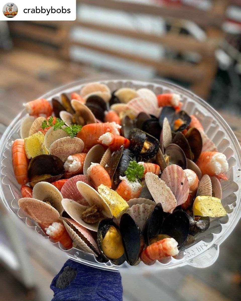 WCwildscallops's tweet photo. Crabby Bob's Seafood Inc makes the most amazing platters
#seafoodplatter #shellfish #mussels #bcspotprawns #swimmingscallops #letseat #buybc #localseafood #eatbc #campbellriver https://t.co/TCyJPSqINs