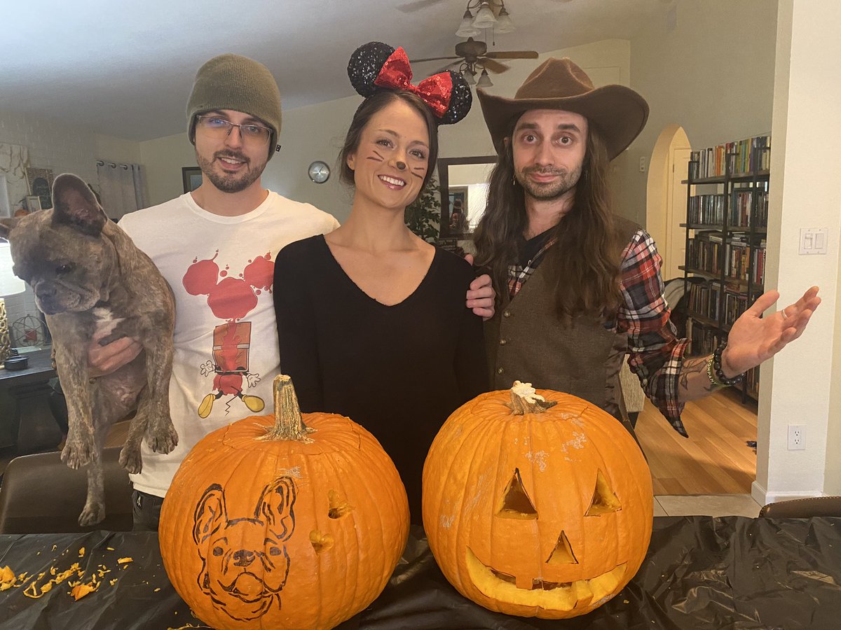 reikimatt's tweet photo. Happy Halloween! ππ€ Thanks to everyone who came by to watch us carve pumpkins and be goofballs on @THETAtv @ThetaDrop #ThetaToT #TrickorTreat #Theta @santorin_ben @AnkerAllison https://t.co/Gaee0gUSnm