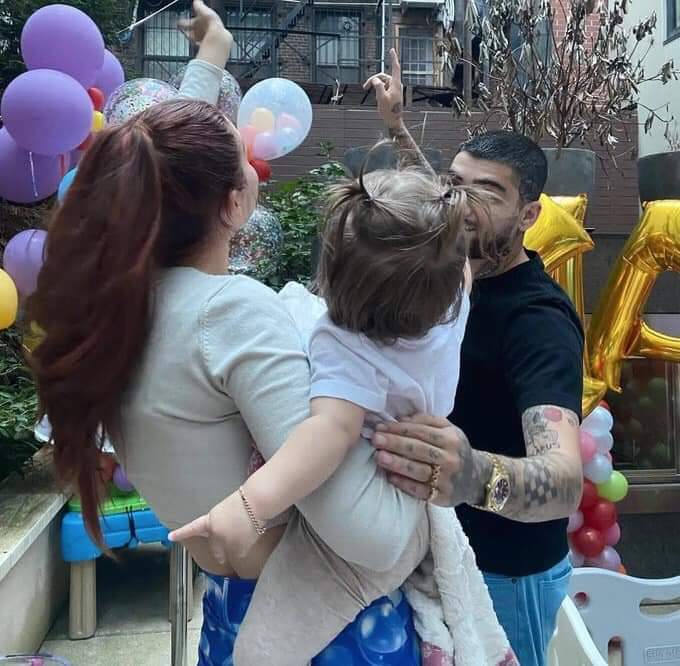 HX07JII's tweet photo. Zayn Malik and Gigi hadid break up after the singer's argument with her mom Yolanda (Gigi's mom).Malik family also unfollowed Gigi hadid on IG!!

I can't imagine that Yolanda just ruined this wonderful family ): https://t.co/ACJszdujed