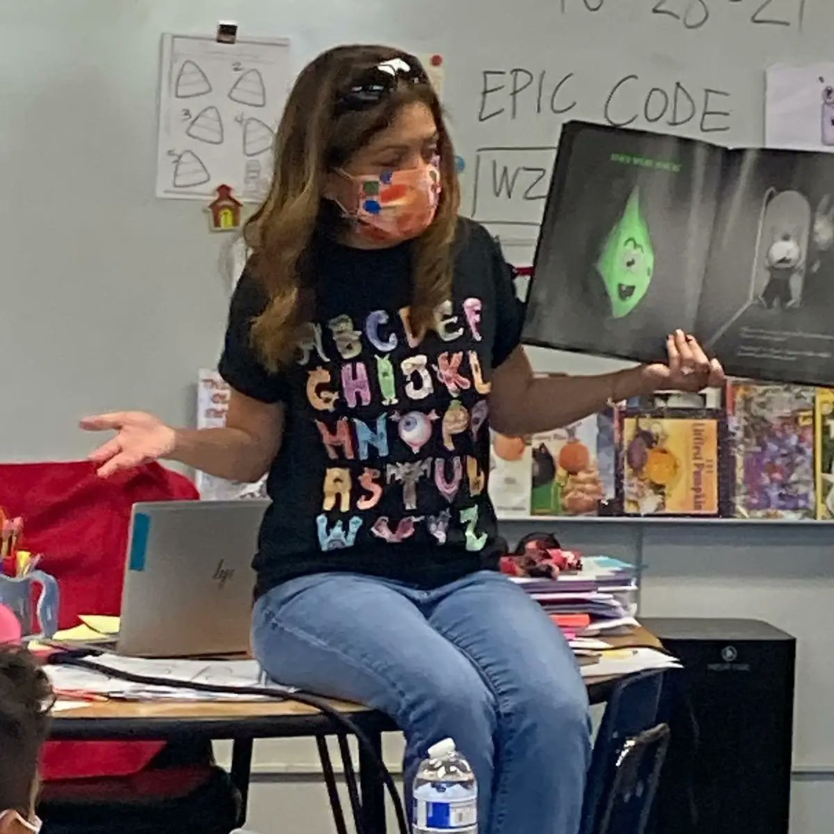VineWCUSD's tweet photo. First graders enjoyed a SPOOKY Halloween read aloud with Principal Levesque!! BOO!!! #firstgraderocks #coolprincipal #vinewcusd @westcovinausd https://t.co/SySO4Kcndu