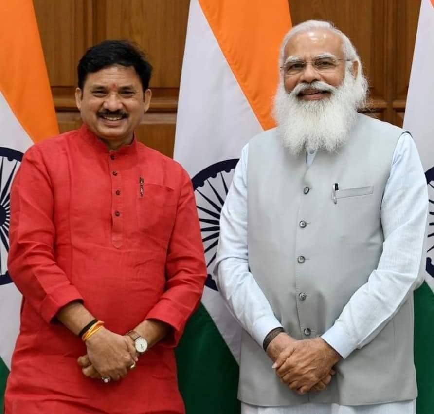 Jignesh17692076's tweet photo. કેન્દ્રીય સંચાર મંત્રી અને ખેડા લોકસભા મતક્ષેત્રના લોકપ્રિય સાંસદ માનનીય શ્રી દેવુસિંહજી ચૌહાણ. @devusinh   સાહેબને જન્મદિવસની હાર્દિક શુભકામનાઓ..

#happybirthdaytoyou
@narendramodi @devusinh https://t.co/29RMC1RrNX