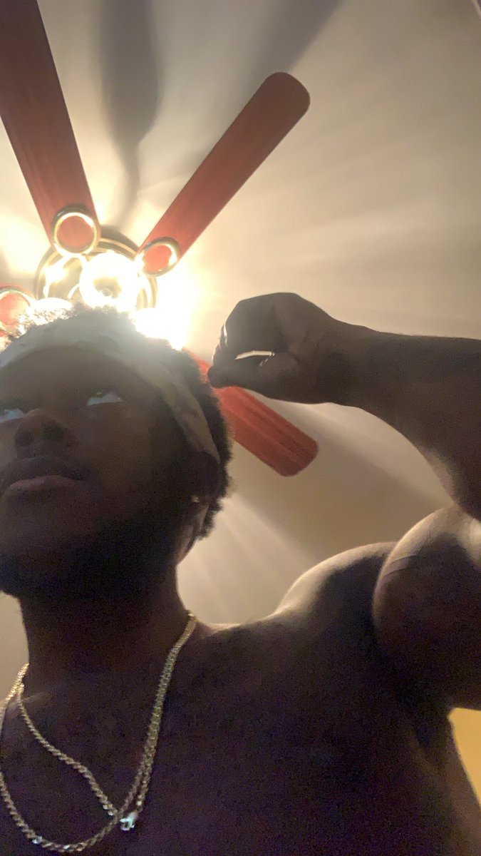 MarioJ2K17's tweet photo. Ima Saints fan, but come on cheeseheads😂pull through for me https://t.co/WdgzKpDC8G