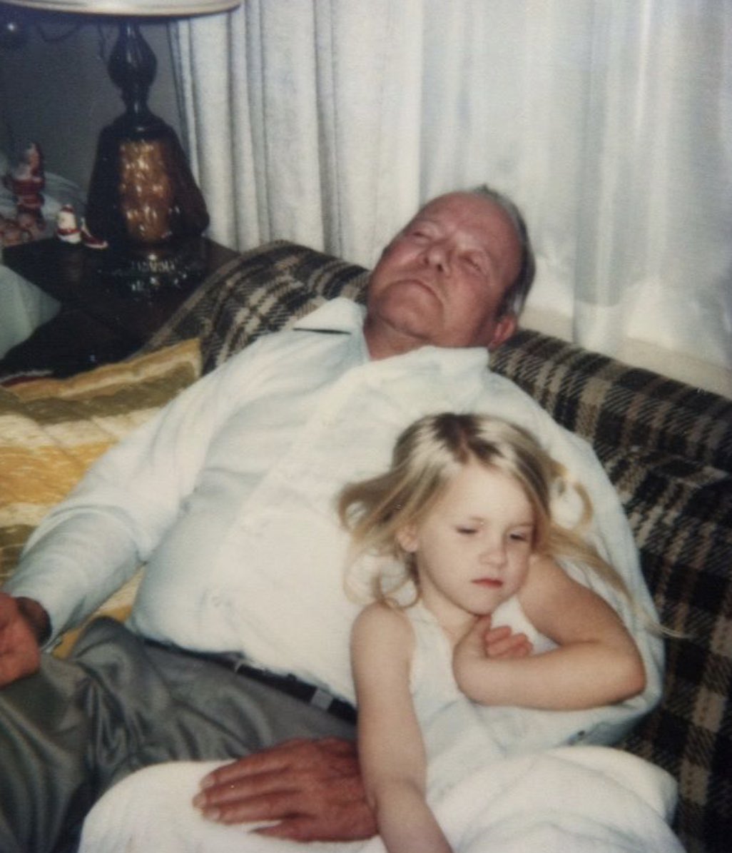 Shellsyeah81's tweet image. The reason why I’m a #WashingtonFootball fan… 3rd generation. It’s in my blood. Even Grandpa taught me though to stand up for what is right & to follow my gut. That too, is in my blood!❣️