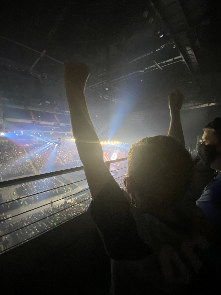 HuskerEyeDoc's tweet photo. Thanks @dudeperfect for putting on a show that our son absolutely loved in LNK on the #dudeperfecttour. I hope you get to enjoy a Runza. Absolute favorite part of the show was how you ended sharing your faith. Thanks for being a good example for kids. Respect. https://t.co/ftcDyH1qV6
