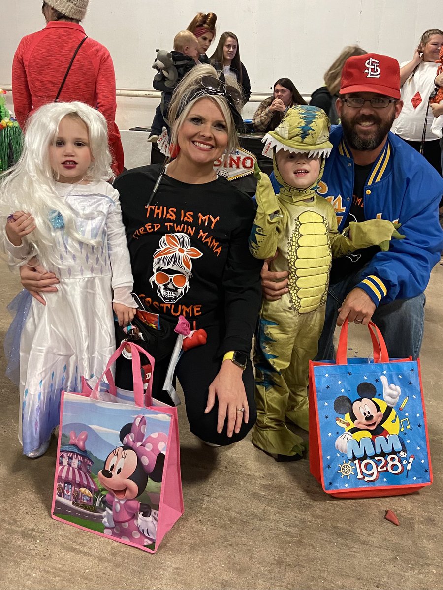 LindseyHP's tweet photo. We live a life full of chaos, exhaustion, and A LOT of prayer! 👻😝 @MattParker37
But we love these wild kids!
#elsa #spikedinosaur #tiredtwinmom #totaldadmove https://t.co/HHMTTUiDa7
