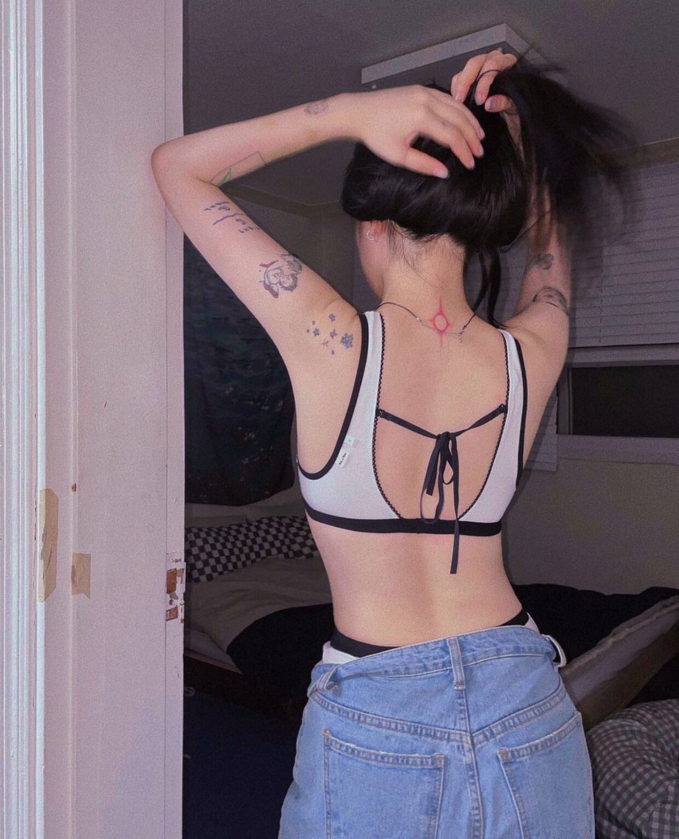 ⠀⠀⠀⠀⠀ꞋꞌꞋꞌ𝘼𝙃 !! ꞋꞌꞋꞌ
         ㅤ─ ⌇ 𝙦𝙪𝙚 𝙚𝙨𝙩𝙖́𝙨 𝙢𝙞𝙧𝙖𝙣𝙙𝙤?
ㅤㅤㅤㅤ      𓆸 𝗏𝖾𝗇 𝖺𝗊𝗎𝗂́ 𝗒 𝖻𝖾́𝗌𝖺𝗆𝖾 𝖾𝗇𝗍𝗈𝗇𝖼𝖾𝗌
⠀