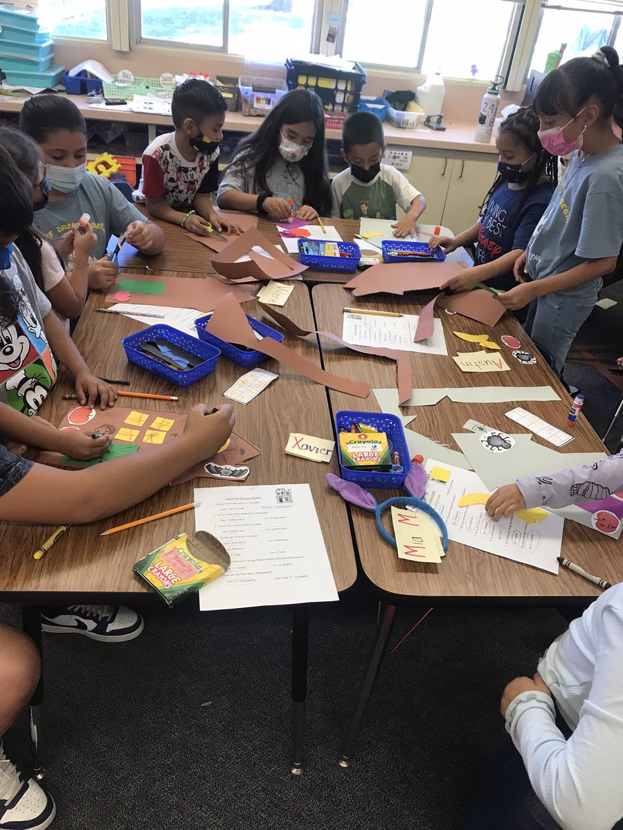 KMayfield_LHCSD's tweet photo. Practicing our visualization skills as we listened to Go Away Big Green Monster and big buddy interviews/craft about our opinions around Oct. 31st! 🎃@plunsford504 @BeesArbolita #lhcsd https://t.co/P6kEVh9rMc