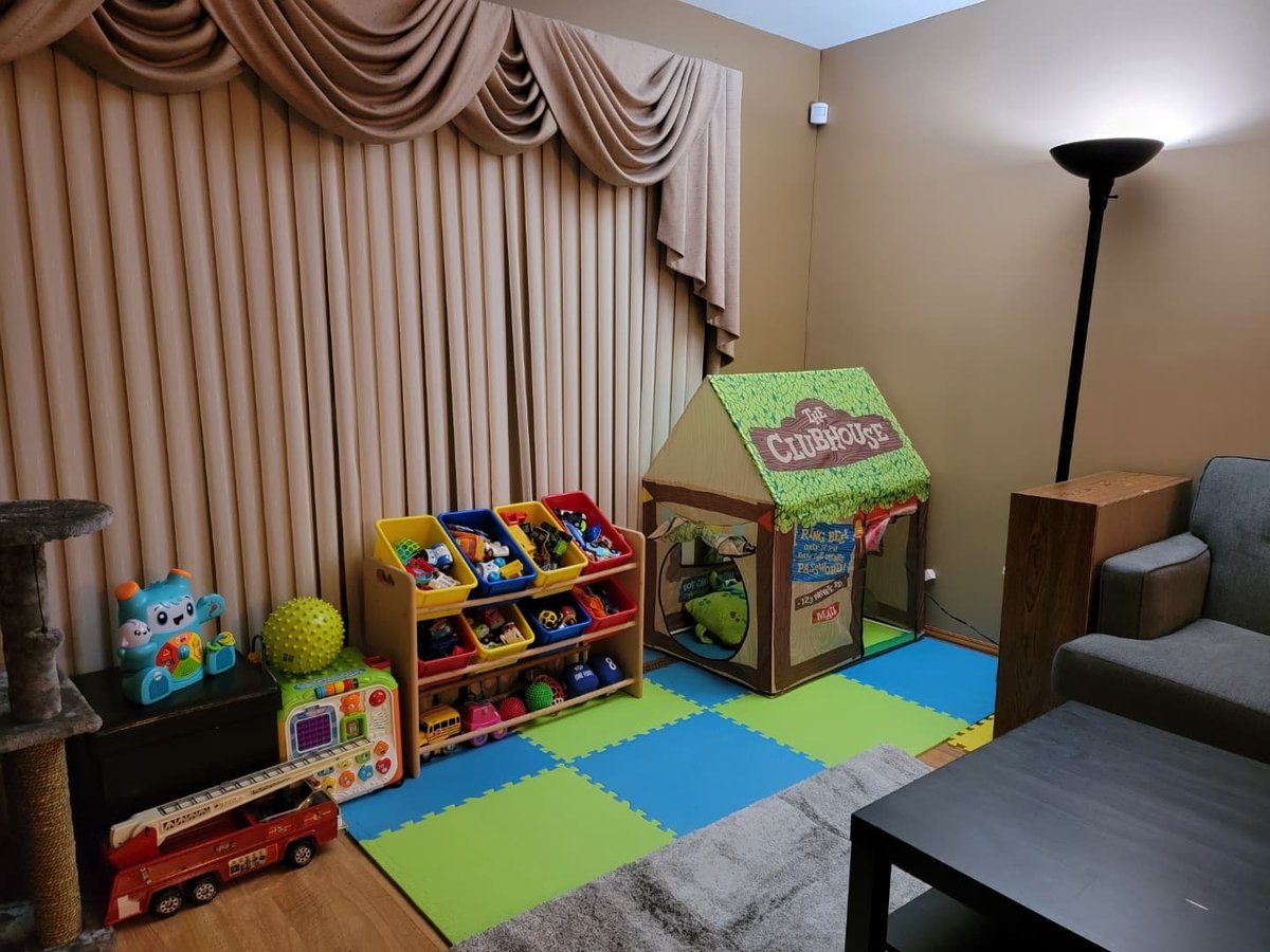 Shamaz084's tweet photo. Getting moved into the new place. Little play/nook area set up for the boys. #artistatwork #makecoolstuff #playarea #relaxing #nook #fun #home https://t.co/rGJg5KiHLv