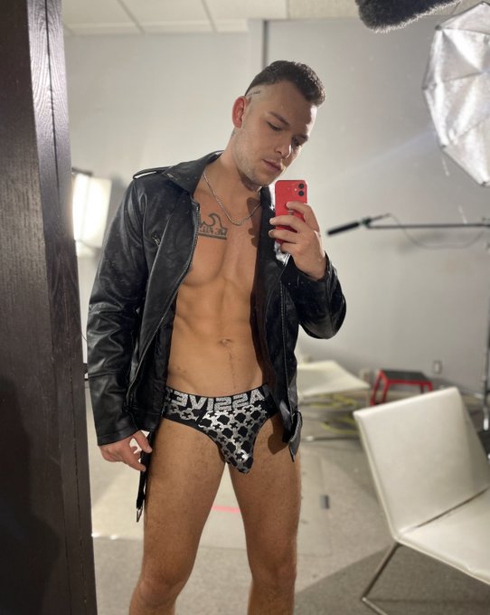 No shirt necessary. This underwear needs to go too https://t.co/i9GvG6Qfc0