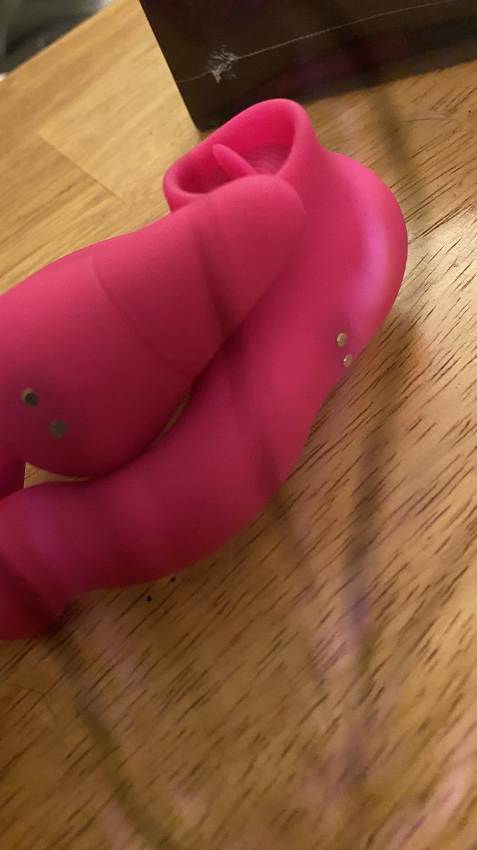DaddydomQ1's tweet photo. @LETOOR_official came through with an amazing addition to my collection. This cock ring has so many settings. Remote control and all. For sure a must grab. https://t.co/6zKAlEOWsq