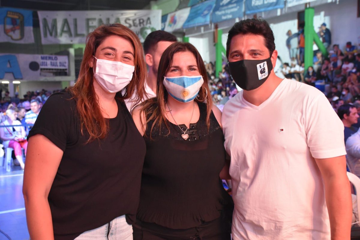marinapintos's tweet photo. Junto a los compañeros y compañeras del @FR_Moron participamos del #PlenarioPBA del Frente Renovador en #Merlo. https://t.co/aMZHu0T1S8