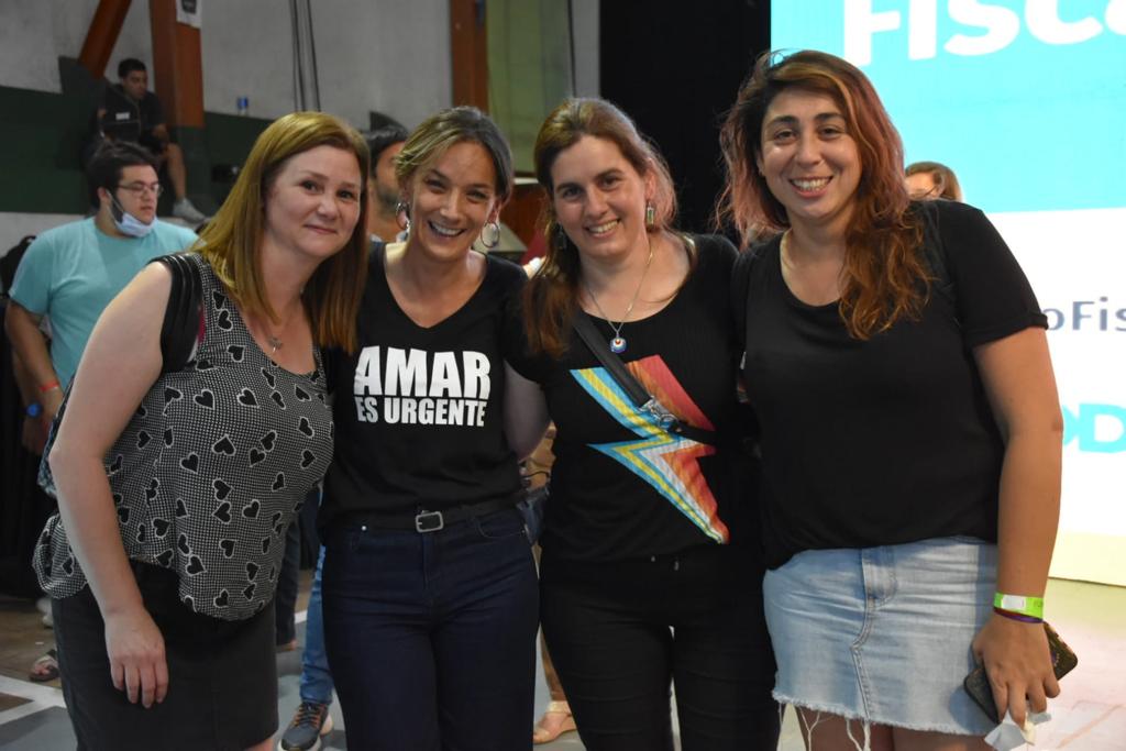 marinapintos's tweet photo. Junto a los compañeros y compañeras del @FR_Moron participamos del #PlenarioPBA del Frente Renovador en #Merlo. https://t.co/aMZHu0T1S8