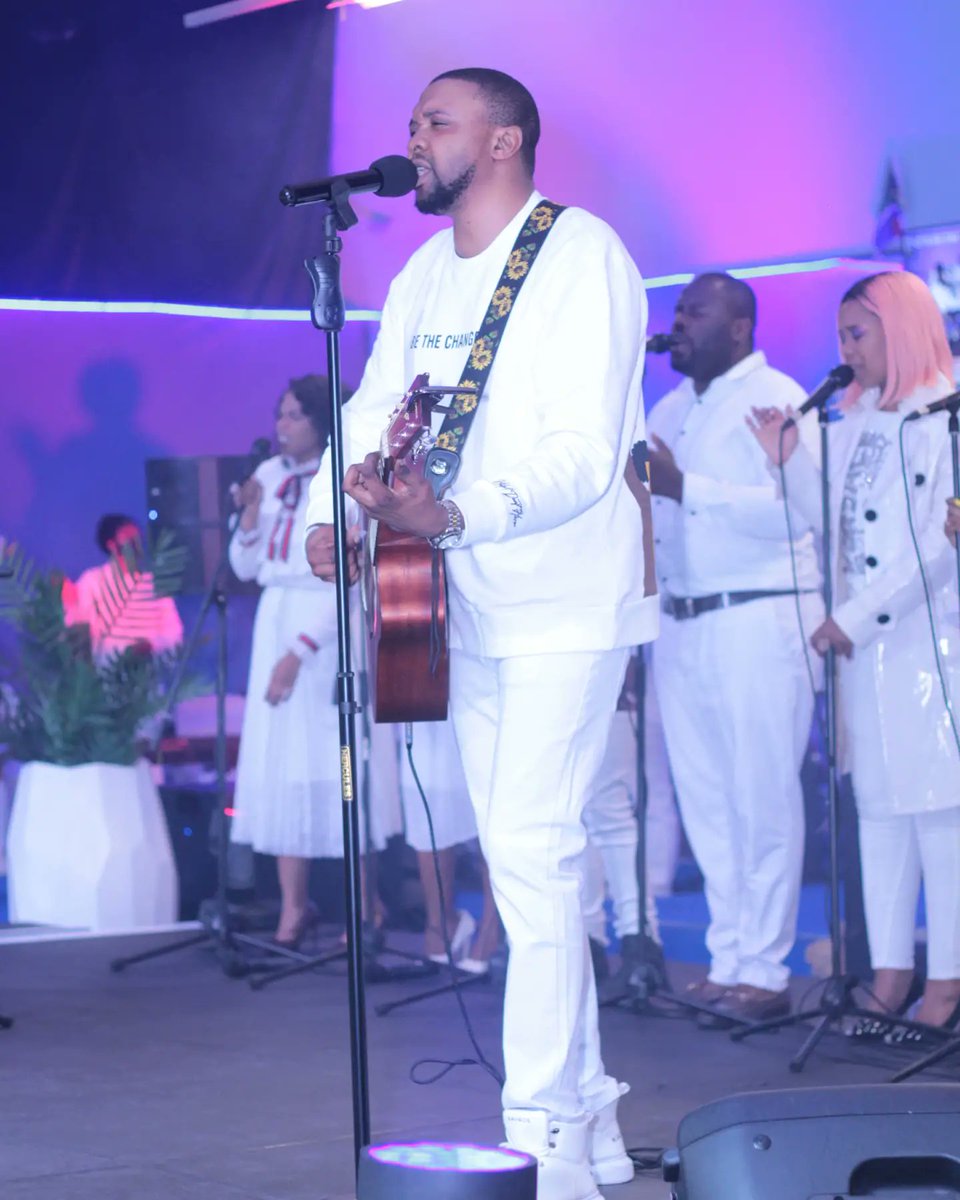 praise_peterson's tweet photo. It's been a while since I've played my guitar, this was awesome!

Who enjoyed the Night of Glory?

#ecgmidrand #nightofglory #praisepetersonmusic #sonofaprophet #major1sbullet #theeaffirmedapostle https://t.co/WN7fzXYTVn
