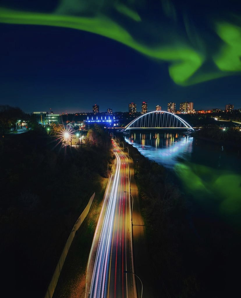 The night the Northern Lights lit up our sky. #ExploreEdmonton 

📸: AtTheLookout