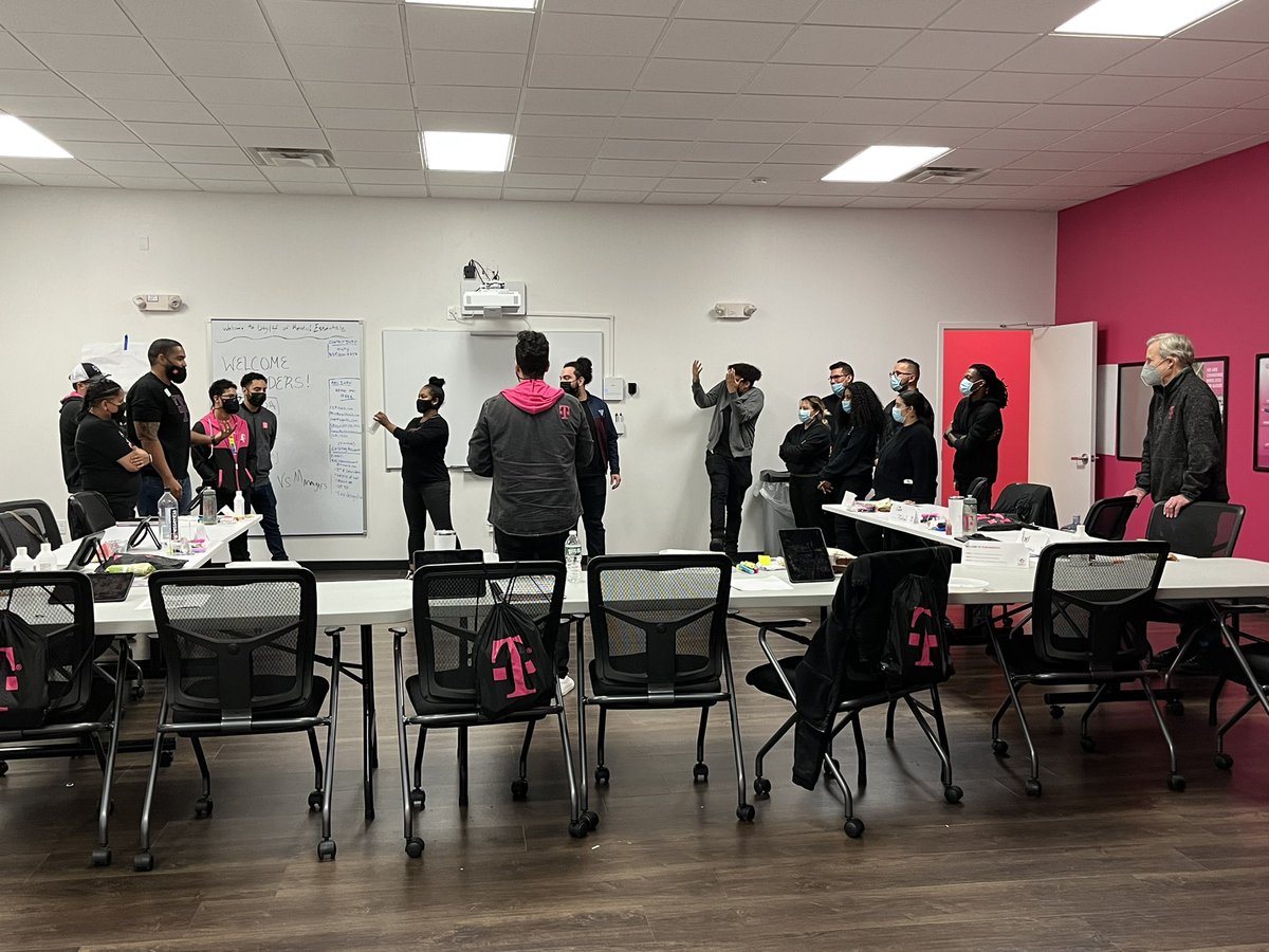 Managers vs. new hires! <a href="/Rickydaze/">Ricardo Estrada 🇺🇸 🇬🇹🇵🇷</a> always makes #GraduationDay in his #Ready! classes super exciting! <a href="/rgshaftoe/">Bob Shaftoe</a>, <a href="/BTExpress16/">Burak Tohumcu</a> , and <a href="/SteveErato/">Steve Erato</a> gave some inspirational words for the team as well. #CLCHuntington #AllIn #WeWontStop