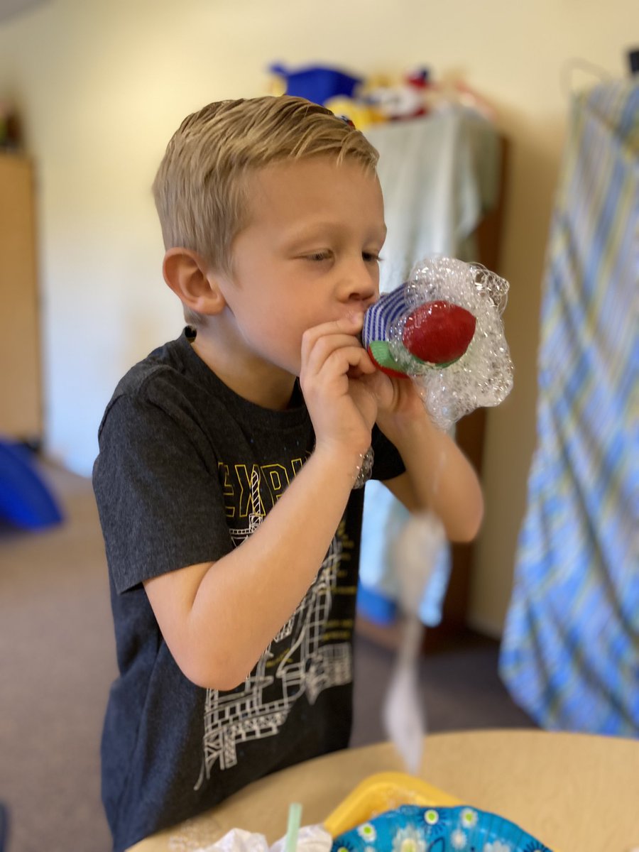 CardsComo's tweet photo. Bubble Fun!! 🧼💧Blowing bubbles helps with building vocabulary when describing what’s happening with the bubbles and exercises the small muscles in the mouth and tongue! 
#fecchornets #parentsasteachers #playislearning #bubbleseverywhere https://t.co/PPp17zZO9A