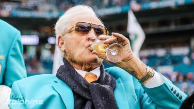 Larry_Csonka39's tweet photo. Cheers Coach! #72Dolphins #FinsUp #Undefeated #ThursdayNightFootball https://t.co/PKAn5TYmAH