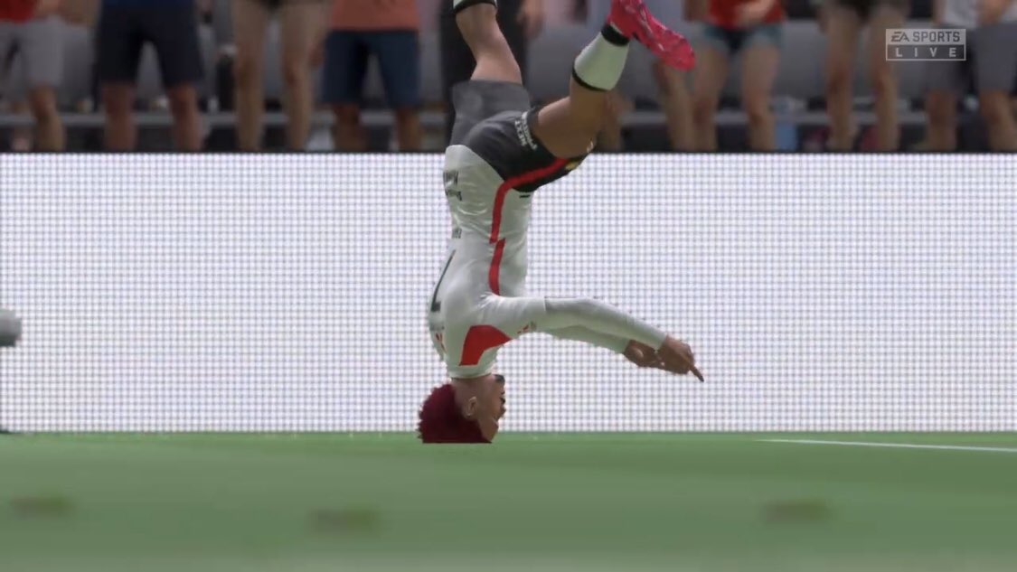 Para Fifa22選手キャリアモードさぁ 能力値は簡単に上がりすぎだし Jリーグ19歳で86over値で 移籍金1億ユーロ超えて 買い手が付かなくて浦和レッズに幽閉されてる 詰んだ 笑 T Co Vmmuxihhru Twitter