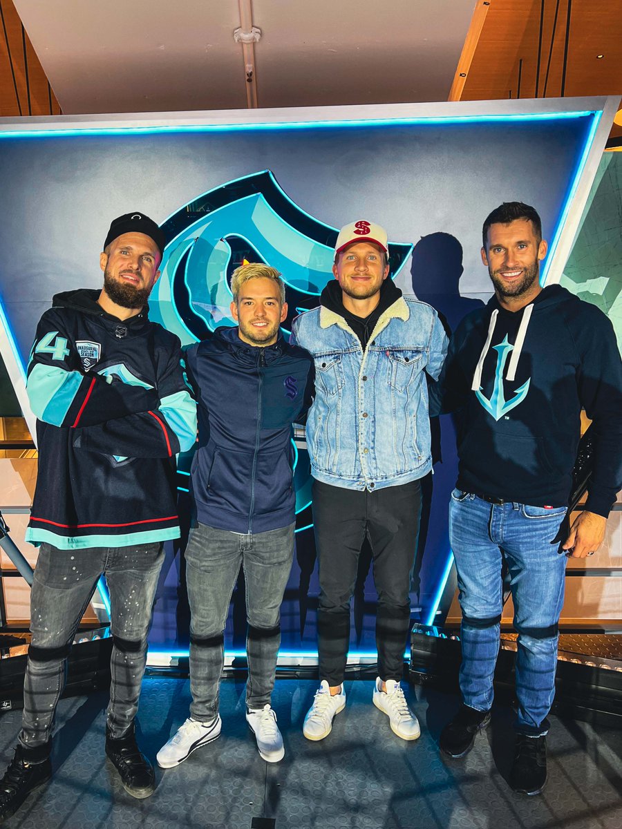 SeattleKraken's tweet photo. SEEATTTLLEEEE.......SOOOOUNDERSSSS!!!!

SEEATTTLLEEEE.......KRAAAAAAKENNNNN!! https://t.co/zUkXrgLvLp