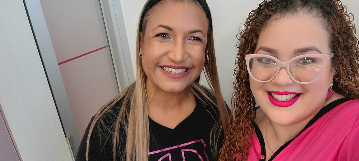 YeseniaVlez8's tweet photo. Hoy tuve la oportunidad de compartir con mujeres poderosas y extraordinarias. Cada una con su toque único y especial...¡Que Privilegio!

#MagentaPower https://t.co/ZUzuUgIxCl