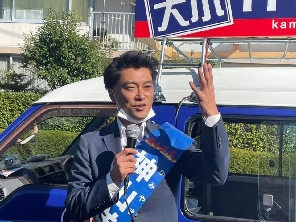 KAMIYAMA_Yosuke's tweet photo. 秋晴れの本日！大根鶴巻、ベランダの洗濯祭りとご自宅お掃除フェスティバルが絶賛開催中ですね♪

#神山洋介　#神奈川17区　
#衆院選2021 #投票に行こう
#期日前投票始まってます https://t.co/okG5j0rsjY