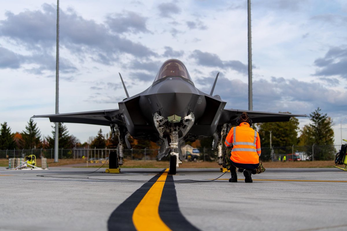 pbsmaal's tweet photo. Yesterday we arrived at @EdwardsAFB. A great shout-out to our maintainers and special thanks to the Green Mountain Boys @158FighterWing for their outstanding support earlier this week. U guys rock! #VTANG #322FS #R2IOC @Kon_Luchtmacht @VlbLeeuwarden https://t.co/hJYUDMhPnf