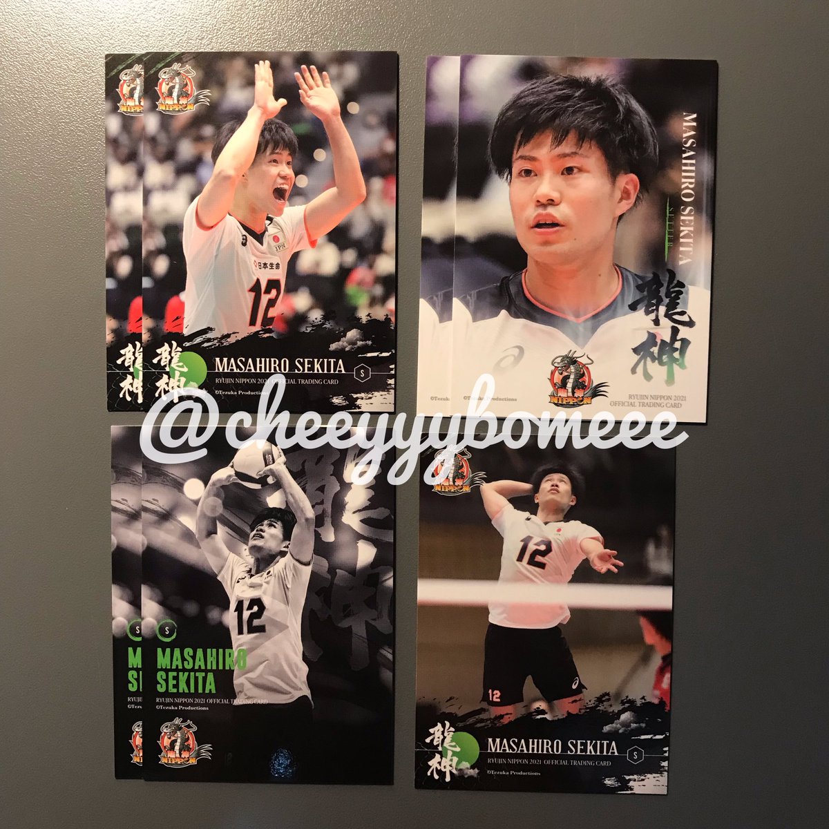 cheeyyybomeee's tweet photo. การ์ดregular ใบละ 50
🎟ราคาทุกใบรวมส่งแล้วนะคะ
🎟มีซองใสแถมทุกใบค่า
🎟รับเยอะลดได้นะคะ ช่วยมารับไปทีไม่มีที่จะ���ก็บแล้วค่า🙆🏻‍♀️💗
#ตลาดนัดริวจินนิปปอน https://t.co/8O2UPZJUkS