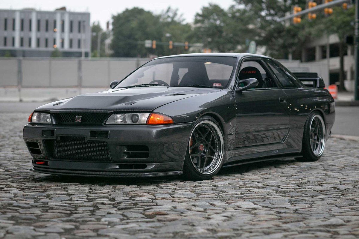 Nissan Skyline R32 GT-R