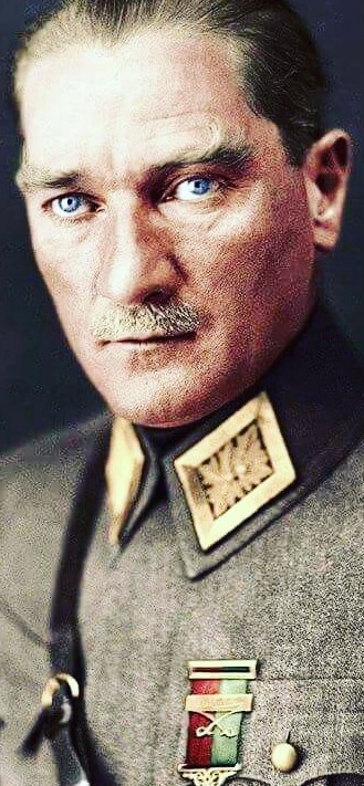 Günüm Atamın sesiyle başladı benden mutlusu var mıdır ki? #SonsuzaDekCumhuriyet ATAM 🖤🖤🖤🖤" Benim naçiz vücudum elbet bir gün toprak olacaktır,ancak Türkiye Cumhuriyeti ilelebet payidar kalacaktır."