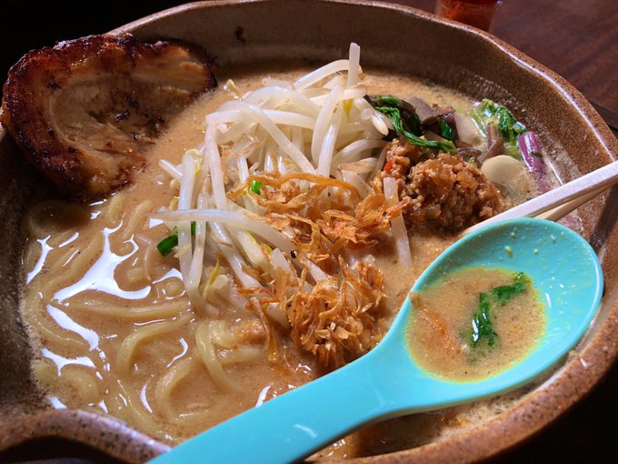 夜中にラーメンを食べたいと思ったら翌日の昼はラーメンと決まっているんだよね…。 