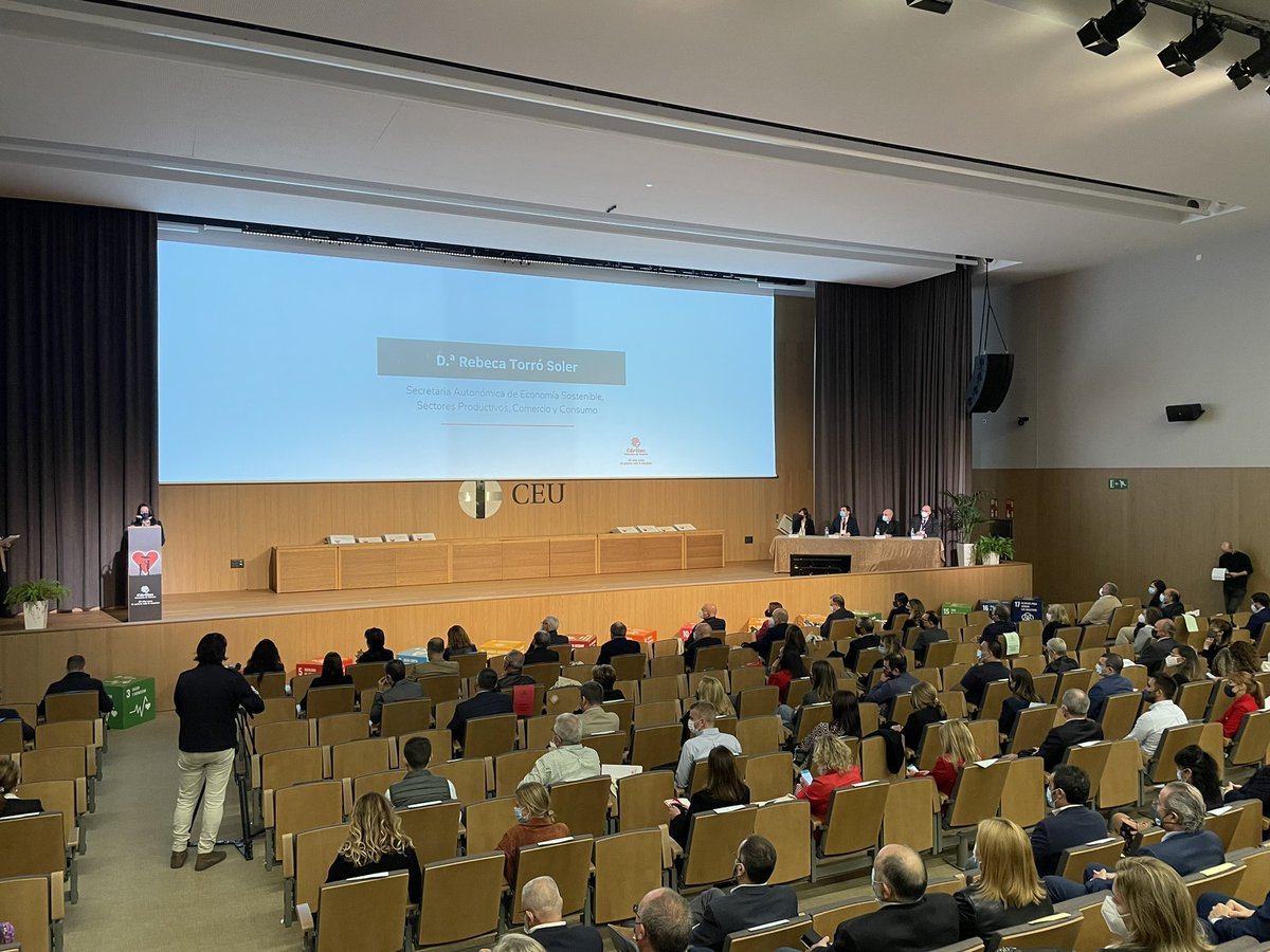 ValenciaCaritas's tweet photo. ♥️ Els empresaris valencians han deixat tot al costat en el moment difícil en el que se’ls necesitaba. Amb estàs actuituds es reconstrueis la societat. 
Enhorabona Caritas Valencia per el vostre treball incansable. Rebeca Torró Soler. Secretaria autonómica de Economía Sostenible. https://t.co/x6LdFvgUjX