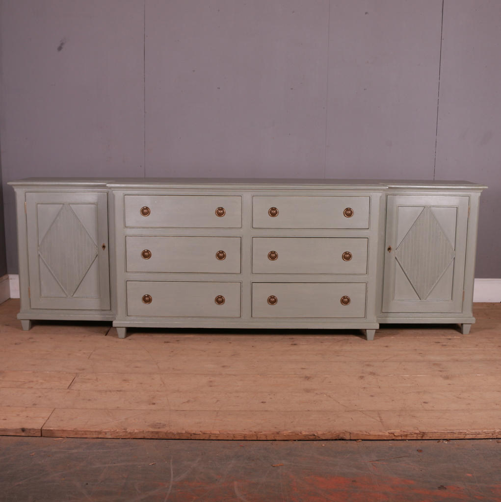 ArcadiaAntiques's tweet photo. Shop A Custom made breakfront Swedish style enfilade.
Dimensions
107.5 inches (273 cms) Wide
19.5 inches (50 cms) Deep
35 inches (89 cms) High
https://t.co/rvDPfSNh2r
#SwedishEnfilade #swedishstyleenfilade #antiquebuffets https://t.co/Rv0Eic0NIP