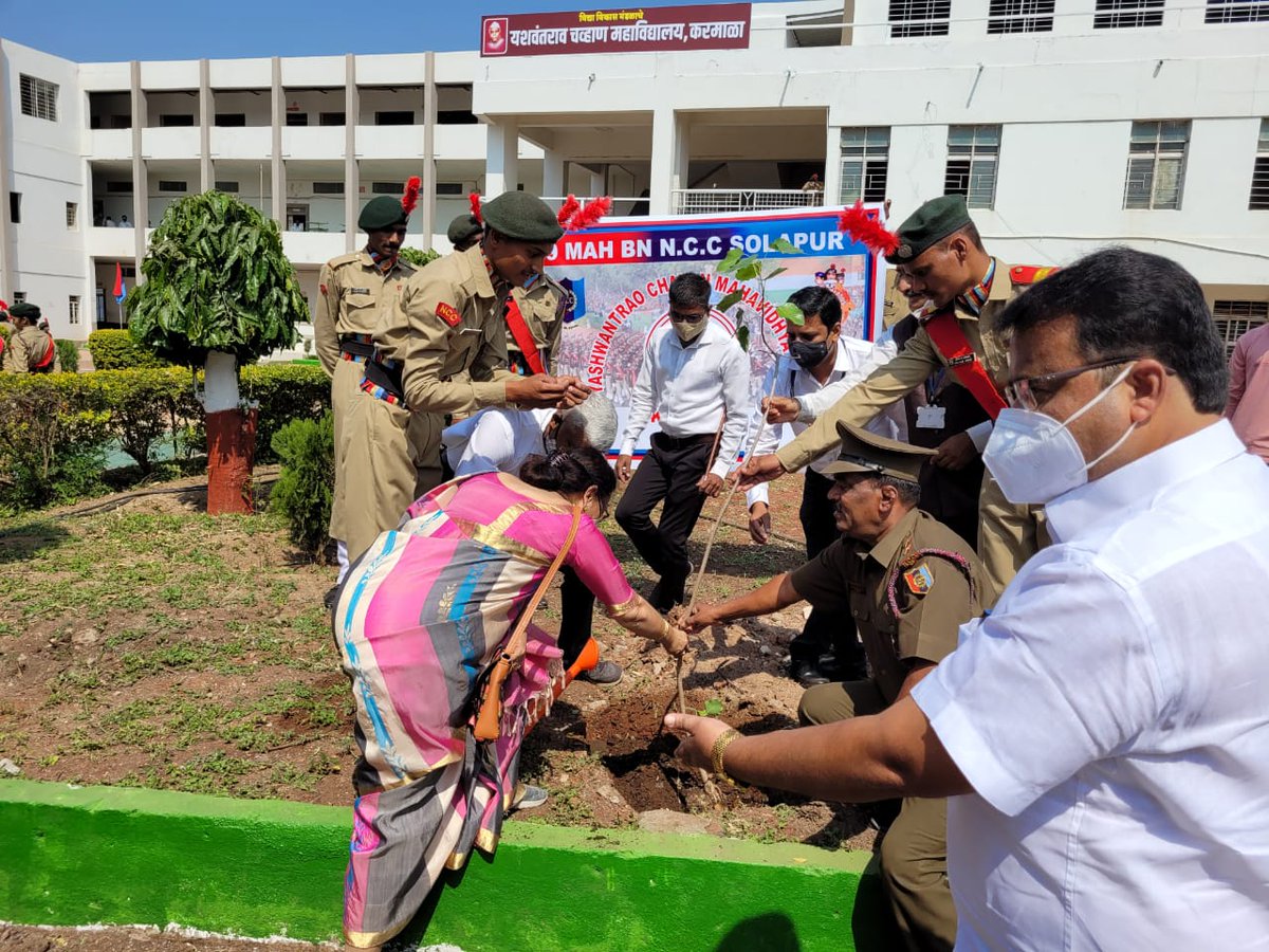NinerSolapur's tweet photo. The vice chancellor said that the NCC 
department of Yashwantrao Chavan Mahavidyalya under 9 MAH. BN. Solapur is doing 
a very good job. Hon’ble madam planted trees with NCC cadets and appreciated the NCC students.@HQ_DG_NCC 
@ncc_dte
@NumeroUnopune @SpokespersonMoD https://t.co/6e2v3FCdBb