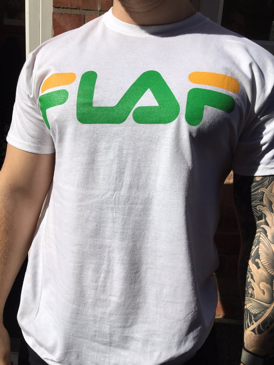 LadsLasses's tweet photo. T-shirts now just a tenner on https://t.co/iHnCvcsikU, including this beauty. All funds go towards supporting #FLAF actions against the far right.
#noplaceforracism #KickRacistsOutOfFootball https://t.co/G8WGdF2TxS