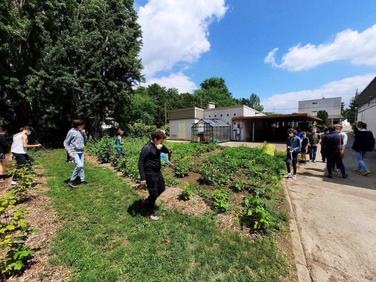 Une page se tourne pour moi au collège Le Parc : je rejoins l'ASEI <a href="/ASEI_asso/">A.S.E.I</a> pour me mettre au service de l'École inclusive si bien mise en œuvre ici <a href="/CollegeParc/">Collège Le Parc</a>
Bravo encore à cette magnifique communauté educative 👏👏👏
Tous mes vœux de réussite aux élèves et aux personnels !