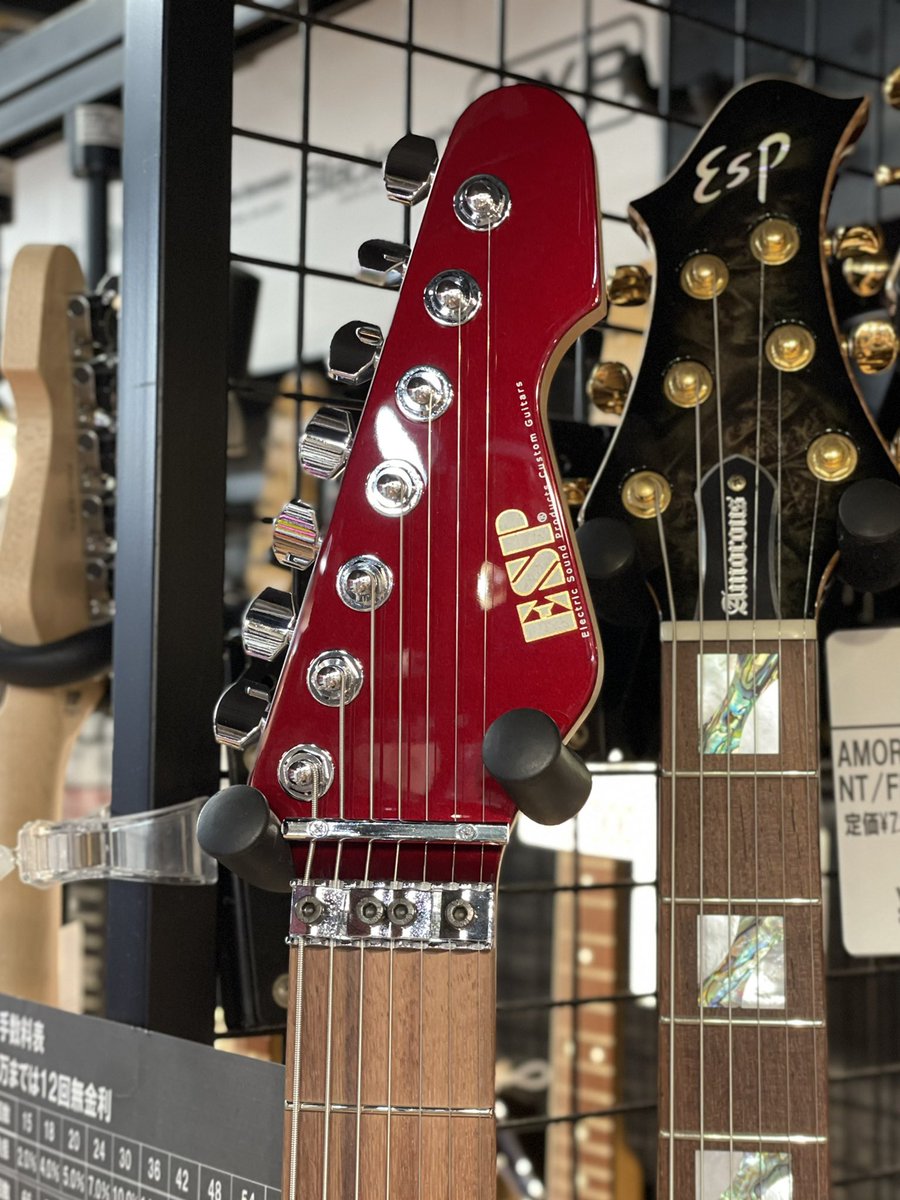 esptechhouse's tweet photo. 指板材を変更して生産が再開されたESP M-SEVEN！ローズウッド指板仕様、Deep Candy Apple Redカラーが入荷しました！

マッチングヘッドなので見た目の統一間もバッチリ！個人的にTitan Metalカラーが一番好きです👾

つぼた
#espguitars #MSEVEN #7弦 #ESPテクニカルハウス #御茶ノ水 https://t.co/HHYLv50q0W