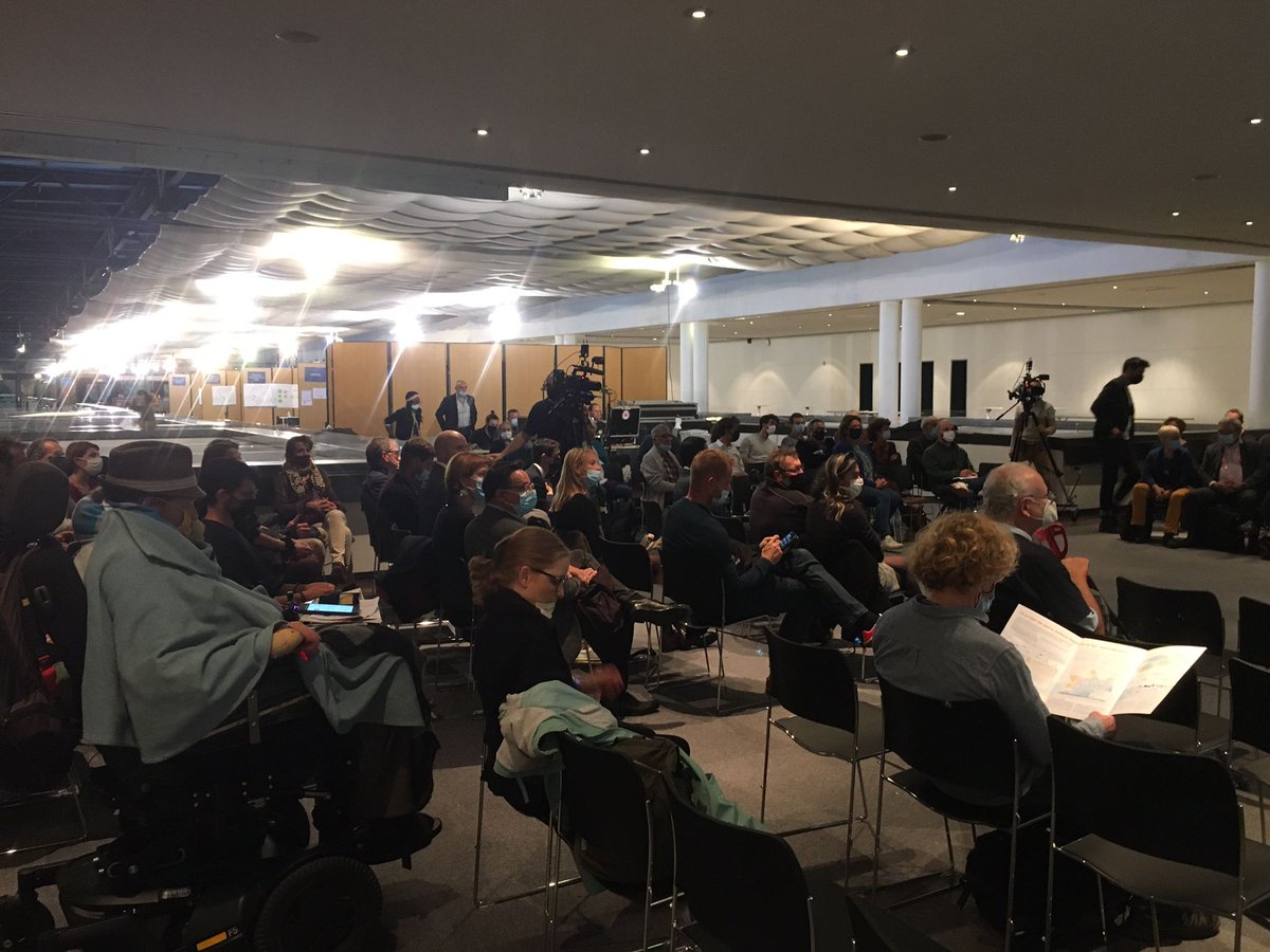 DebatpublicEOS's tweet photo. 🙌Vous étiez plus d'une centaine à avoir participé à la réunion de synthèse du #debatEOS ! 
Vous pouvez encore participer en ligne jusqu'au 31 octobre sur le site https://t.co/b2H5RT8rre
#eolien #eoliennes #energies #ENR https://t.co/wittDu1HJr