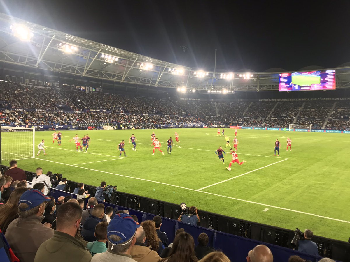 gjmclarke's tweet photo. Bit of La Liga action on a Thursday night. In Valencia watching Levante v Athletico Madrid. Decent 2-2 draw with plenty of yellow and red card action too 🇪🇸⚽️ 🦇#levatm https://t.co/ZW3WePZNE2