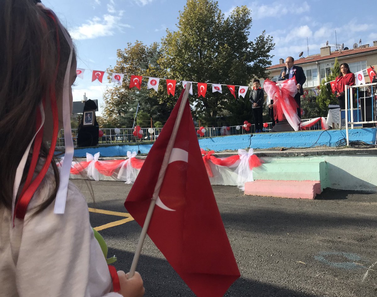 #29Ekim 🇹🇷
“Cumhuriyetimizin 98.yıl dönümünü kutlamanın gurur ve onurunu hep birlikte her yanımızda coşkuyla yaşıyoruz.” 

Birlik, beraberlik, kardeşlik içinde nice yüz yıllar olsun!
<a href="/Ayhanisik37/">Ayhan IŞIK</a> 

📍Toygar Börekçi Ortaokulu