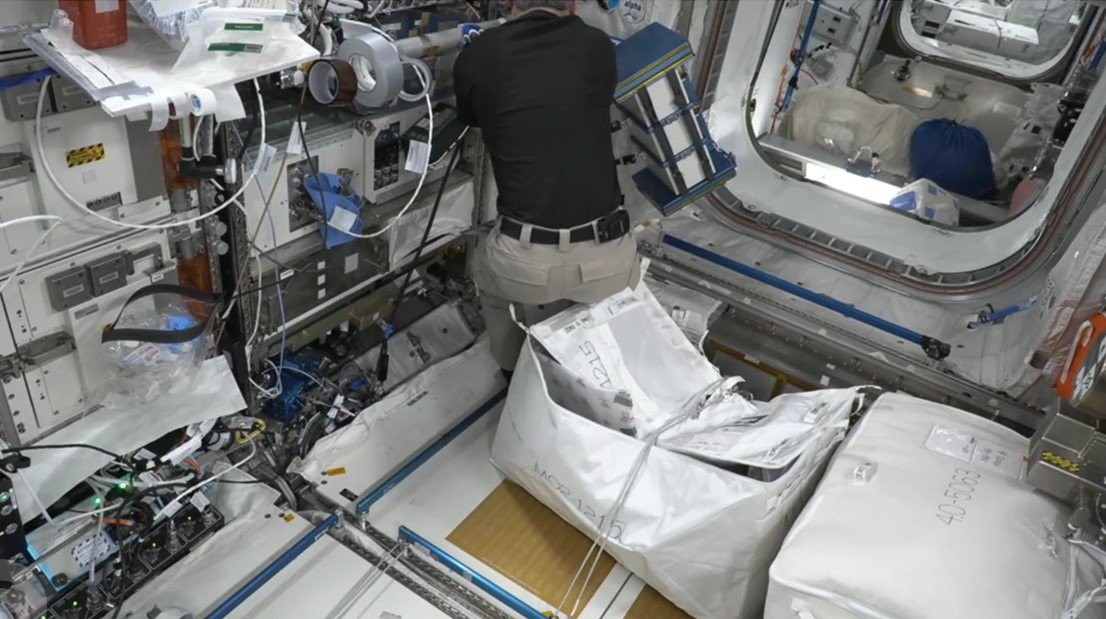 Luke2375's tweet photo. Ieri si è svolta l'attività di reinstallazione e riattivazione di #LIDAL nel modulo Columbus sulla #ISS. Abbiamo iniziato a ricevere i dati intorno alle 13:00 GMT.
E poi si è scatenato l'inferno /1 https://t.co/EnwHDsHu2G