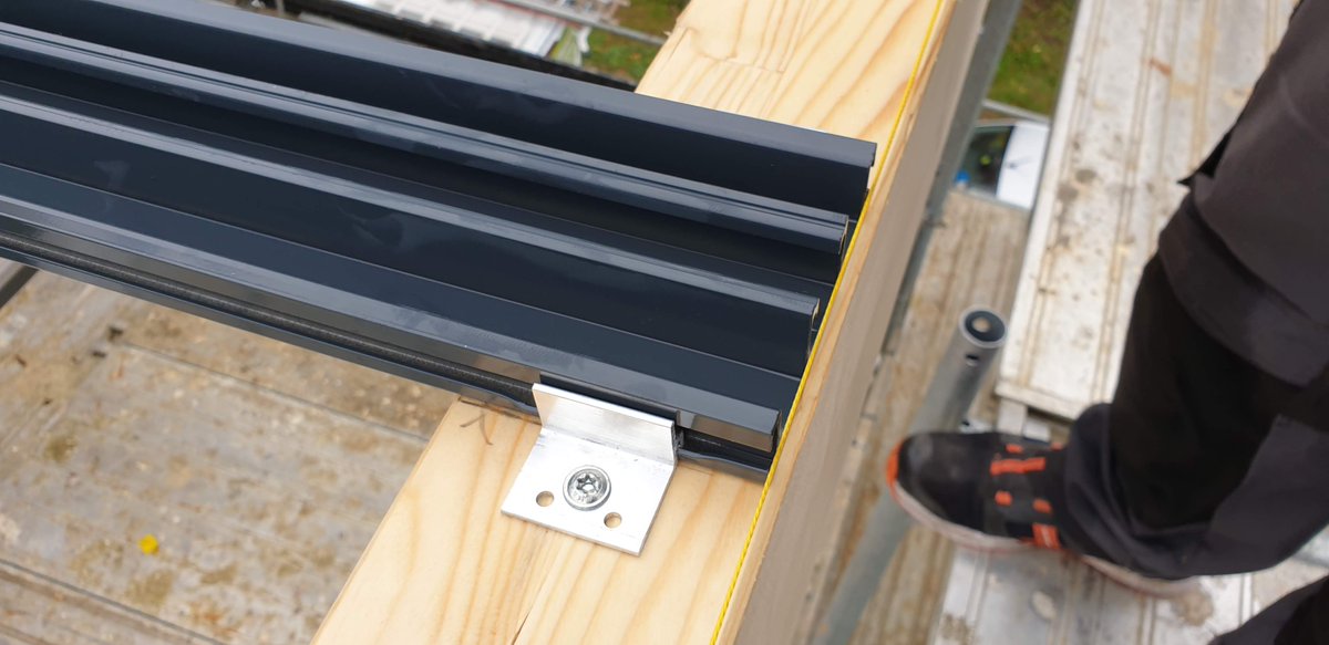 Es gibt wieder mal ein Indach System von Tritec. Dieses Mal mit pulverbeschichtetem Profil, da es von unten sichtbar ist. #triroof