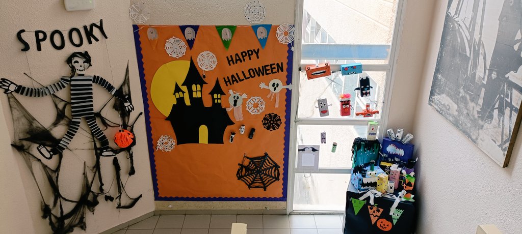 juan_ceip's tweet photo. El Juan de la Cierva se ha puesto sus más terroríficos disfraces para celebrar Halloween con sus compañeros y profes. #halloween2021 #Schoolhalloween https://t.co/RKrdEBChVH