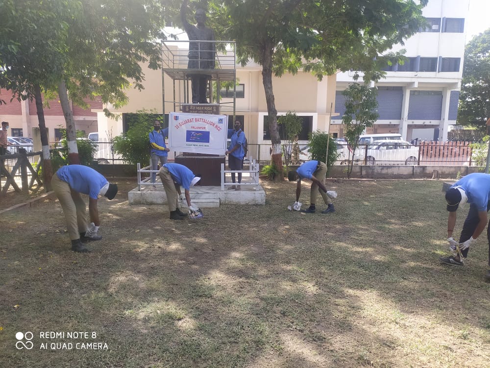 NCC_Dte_Gujarat's tweet photo. #CleanIndia
Cdts of 35 Guj BN NCC, Palanpur, Ahmedabad Gp, Guj Dte carried out plastic waste collection at Bus Terminus, Palanpur. 
@DefencePRO_Guj @HQ_DG_NCC
@cmoguj @Bhupendrapbjp 
@ jitu_vaghani @drajaykumar_ias https://t.co/9yLrGdU2hx