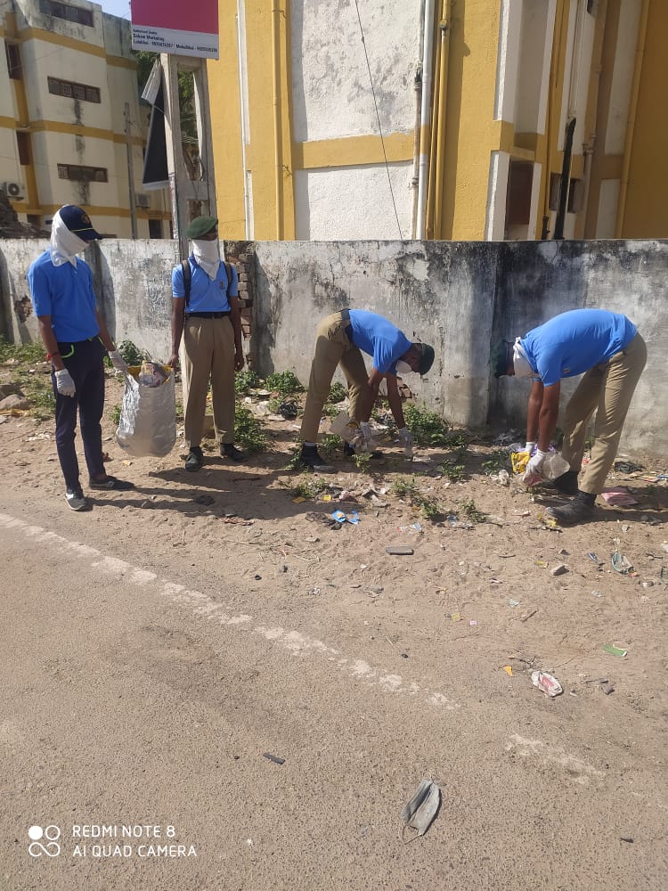 NCC_Dte_Gujarat's tweet photo. #CleanIndia
Cdts of 35 Guj BN NCC, Palanpur, Ahmedabad Gp, Guj Dte carried out plastic waste collection at Bus Terminus, Palanpur. 
@DefencePRO_Guj @HQ_DG_NCC
@cmoguj @Bhupendrapbjp 
@ jitu_vaghani @drajaykumar_ias https://t.co/9yLrGdU2hx