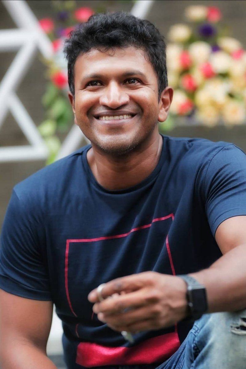 sarvanandac's tweet photo. ಓಂ ಶಾಂತಿ 
ಪವರ್ ಸ್ಟಾರ್ ಶ್ರೀ  ಪುನೀತ್ ರಾಜ್ ಕುಮಾರ್ ಅವರ ಅಕಾಲಿಕ ನಿಧನದ ಸುದ್ದಿ ಅತೀವ ದುಃಖ ತಂದಿದೆ. 

ಭಗವಂತ ಅವರ ಆತ್ಮಕ್ಕೆ ಸದ್ಗತಿ ಕರುಣಿಸಲಿ, ಅವರ ಕುಟುಂಬ ಹಾಗೂ ಅಭಿಮಾನಿ ಬಳಗಕ್ಕೆ ಈ ನೋವನ್ನು ಭರಿಸುವ ಶಕ್ತಿಯನ್ನು ನೀಡಲಿ ಎಂದು ಪ್ರಾರ್ಥಿಸುತ್ತೇನೆ.
#puneethrajkumar https://t.co/iBXuxMzpiv