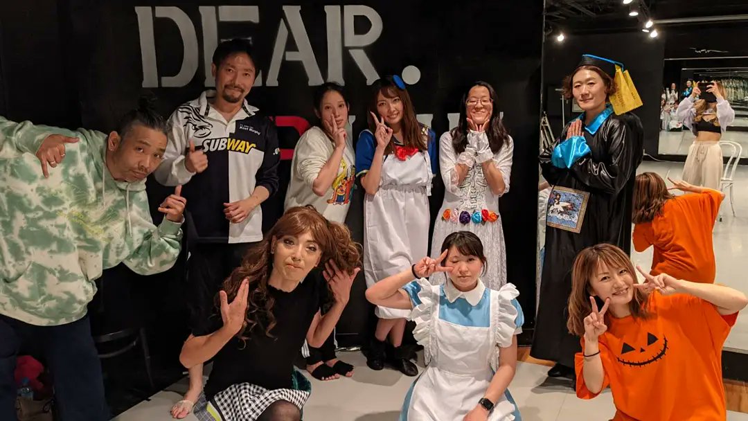 STEPyou0420's tweet photo. 昨夜はDP dance studio
J-pop超初級クラス 千晴先生レッスン
毎年10月最終週はハロウィン🎃仮装でレッスンをお願いしています✨
今回も千晴先生をはじめ受講生皆様のご協力のもと とても楽しかったです😌💓
ありがとうございました😊
※仮装あり・なし どちらでも🆗です✨
#dpds https://t.co/JnSrKvz9rf